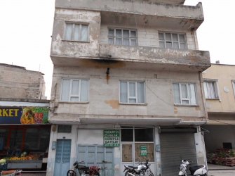 Kilis Karataş'ın Göbeğinde Komple 3 Katlı Bina Altında 3 Dükkan Beraberinde