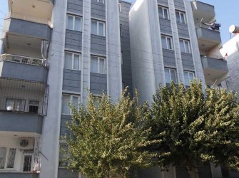 KİLİS ESKİ BEŞEVLER EKREMÇETİN BLOKLARINDA 2 BALKONLU  SATILIK DAİRE