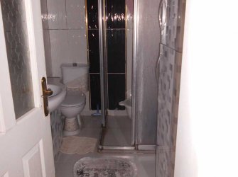 KİLİS ESKİ BEŞEVLER EKREMÇETİN BLOKLARINDA 2 BALKONLU  SATILIK DAİRE