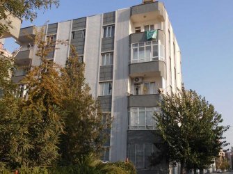 KİLİS ESKİ BEŞEVLER EKREMÇETİN BLOKLARINDA 2 BALKONLU  SATILIK DAİRE