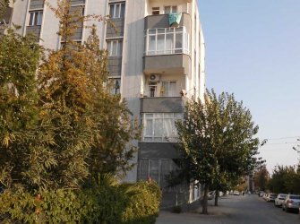 KİLİS ESKİ BEŞEVLER EKREMÇETİN BLOKLARINDA 2 BALKONLU  SATILIK DAİRE