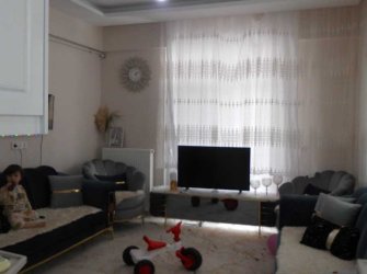 KİLİS ESKİ BEŞEVLERDE SATILIK TEMİZ DAİRE