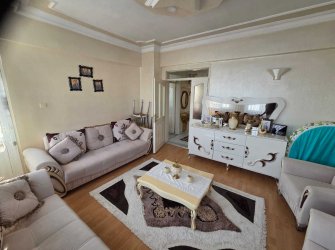 KİLİS ESKİ BEŞEVLER EKREMÇETİN BLOKLARINDA 2 BALKONLU  SATILIK DAİRE
