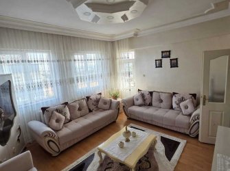 KİLİS ESKİ BEŞEVLER EKREMÇETİN BLOKLARINDA 2 BALKONLU  SATILIK DAİRE