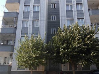 KİLİS ESKİ BEŞEVLER EKREMÇETİN BLOKLARINDA 2 BALKONLU  SATILIK DAİRE